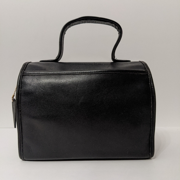 [SOLD] Vintage Coach Manor - Picture 3 of 10